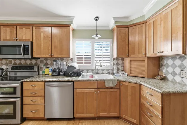 $299,999 | 2013 Spring Valley, Azle, TX 76020