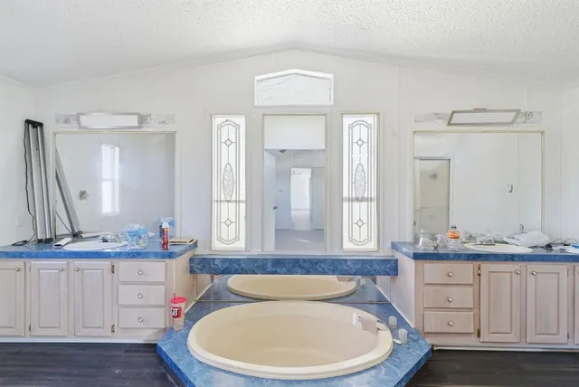 $299,999 | 2013 Spring Valley, Azle, TX 76020