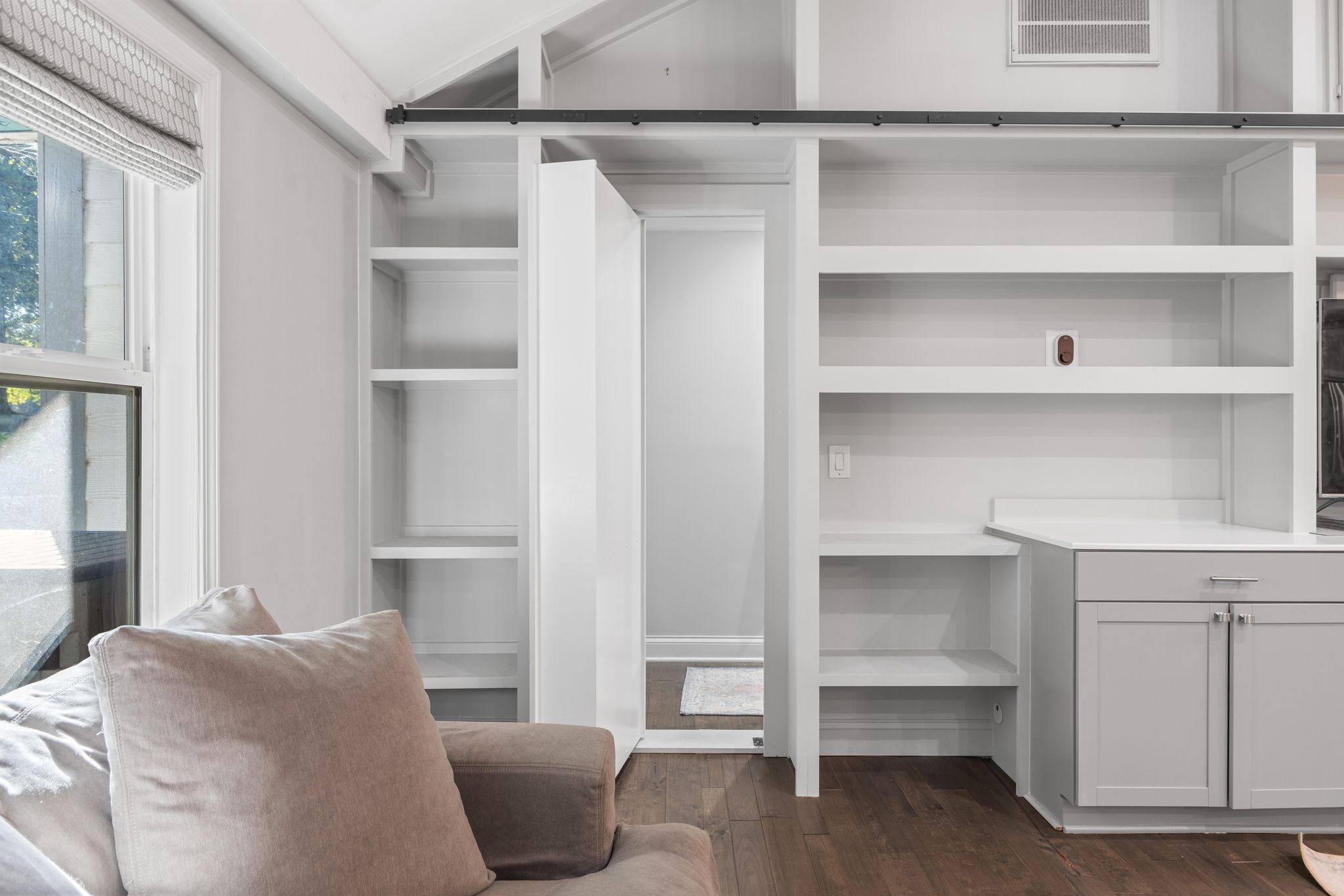 10209 New Hope Road Bon Aqua, TN 37025 - Photo 7 of 27 a living room with a bed furniture and a window