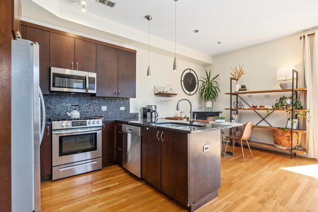 6 North May Street, Unit 302 Chicago, IL 60607 - Photo 12 of 36 Gallery Image 12