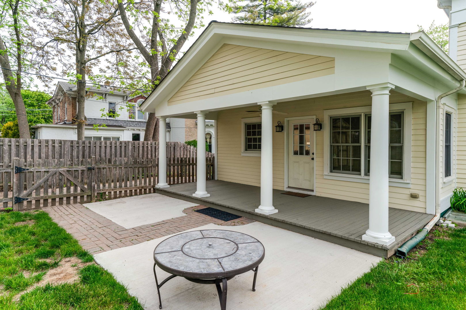 430 North Sheridan Road Waukegan, IL 60085 - Photo 40 of 44