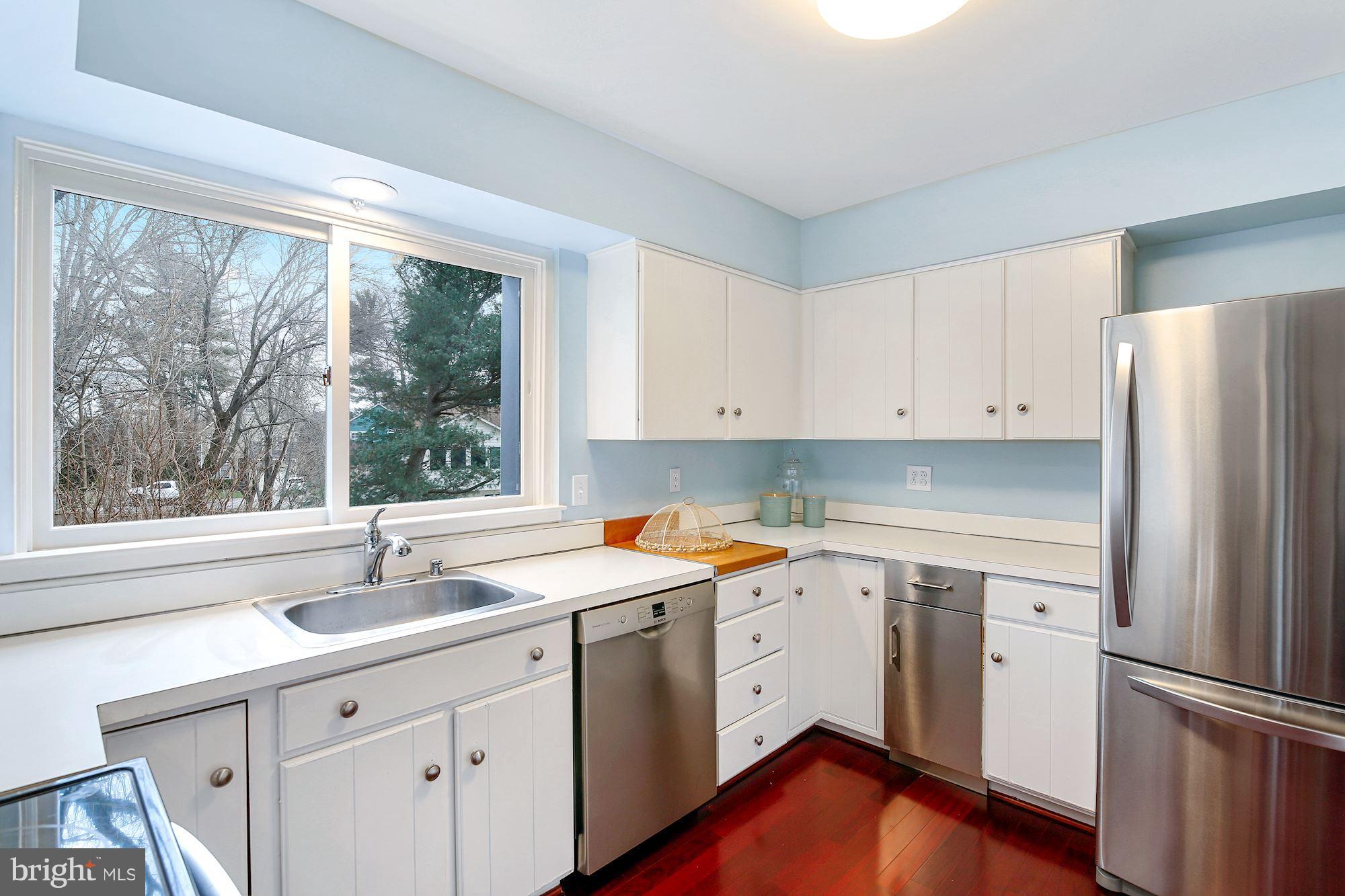 4 President Point Drive, Unit A2 Annapolis, MD 21403 - Photo 7 of 31 Kitchen