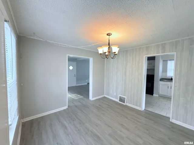 $100,000 | 2233 24th Street, Rock Island, IL 61201