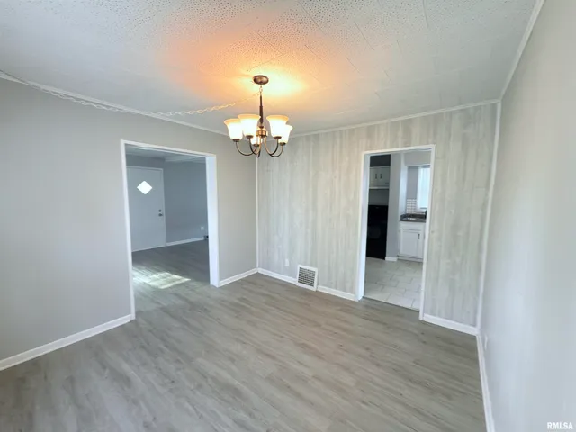 $100,000 | 2233 24th Street, Rock Island, IL 61201