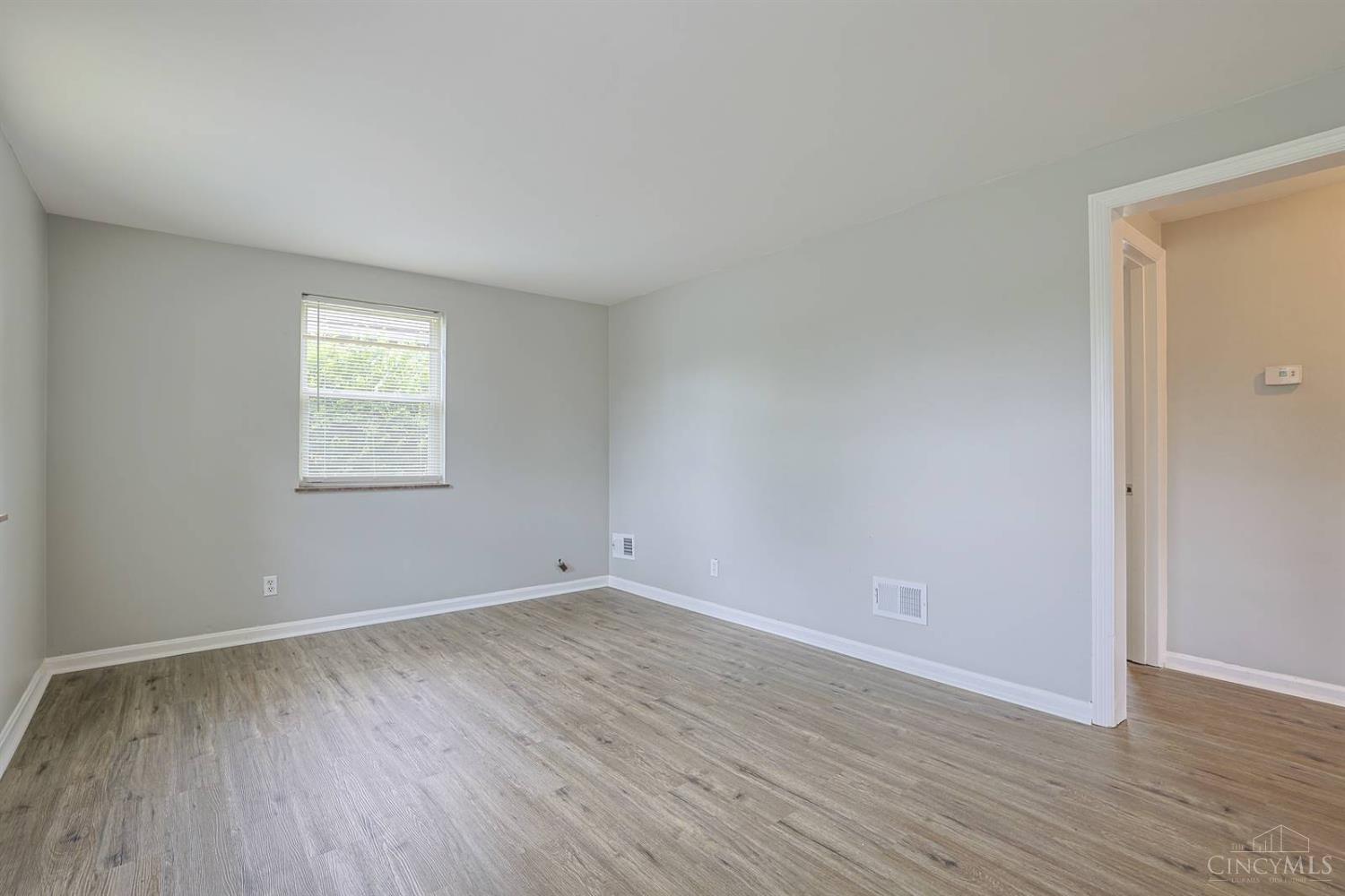 6800 Cheviot Road Cincinnati, OH 45247 - Photo 7 of 35