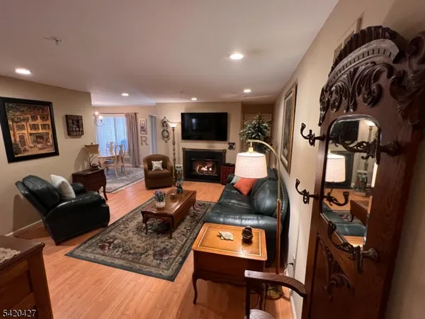 $415,000 | 6 Buchanon Court, West Orange, NJ 07052