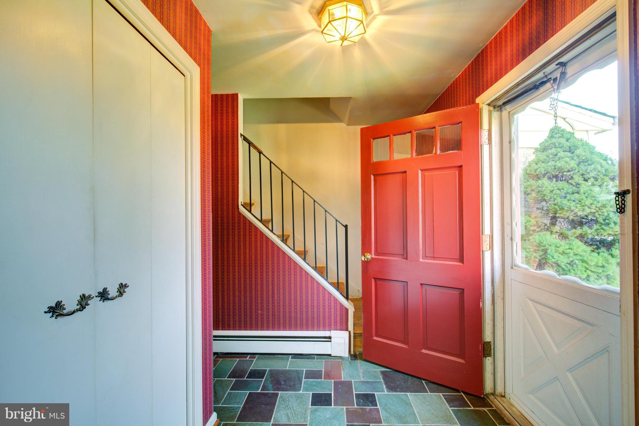 15922 Hampton Road Hamilton, VA 20158 - Photo 2 of 21 Interior (General)