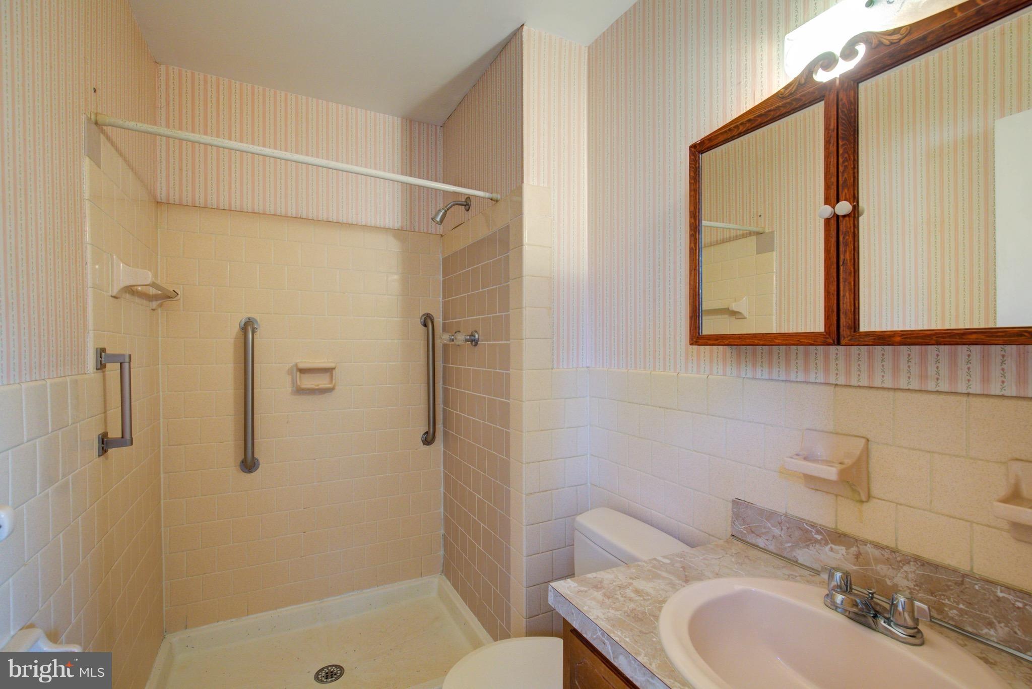 15922 Hampton Road Hamilton, VA 20158 - Photo 18 of 21 Bath (Master)