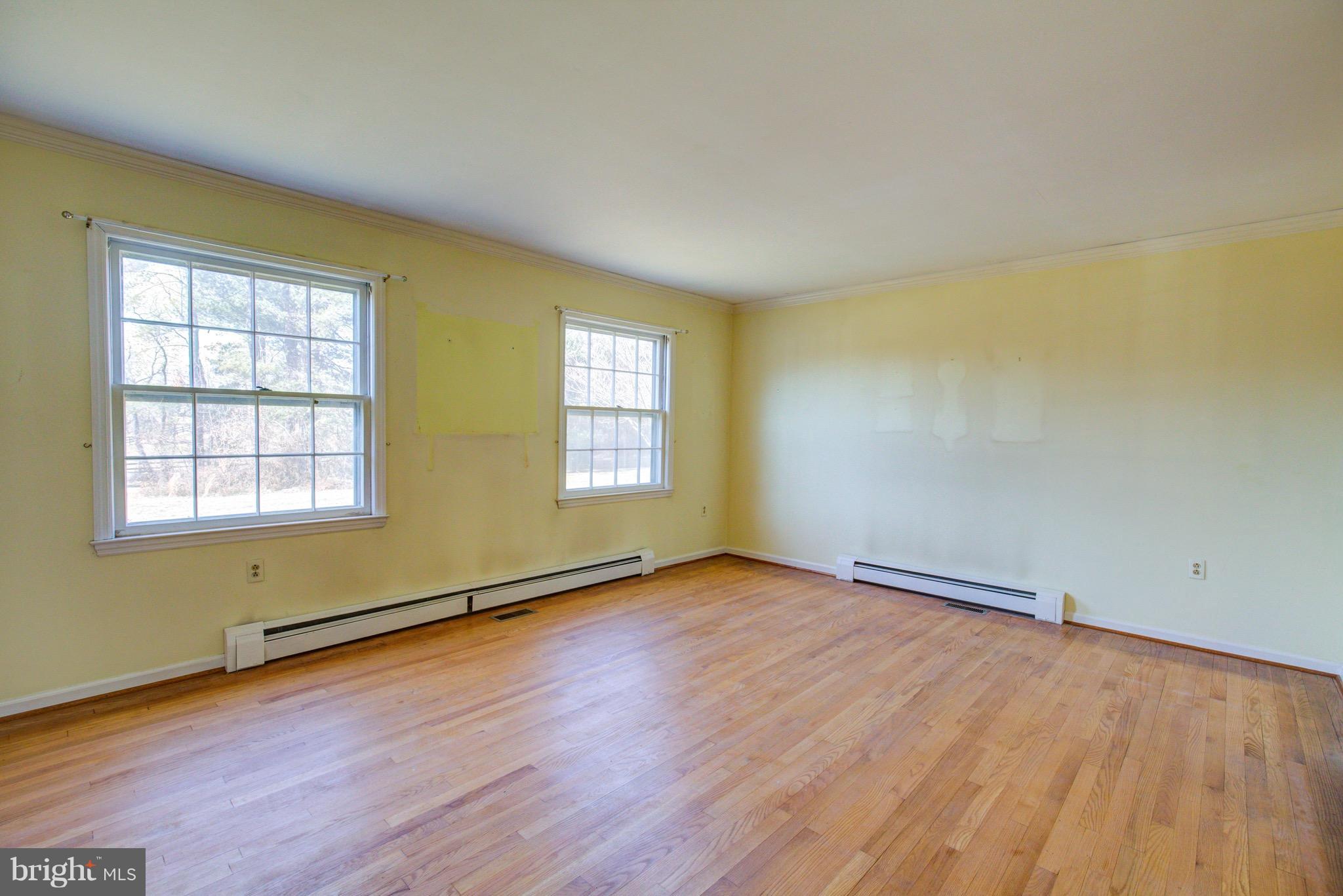 15922 Hampton Road Hamilton, VA 20158 - Photo 3 of 21 Living Room