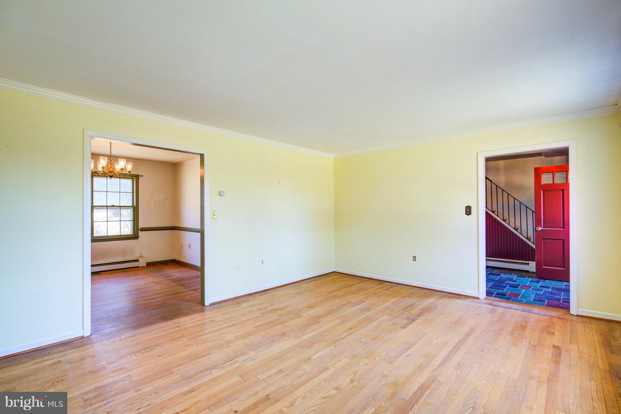 15922 Hampton Road Hamilton, VA 20158 - Photo 4 of 21 Living Room