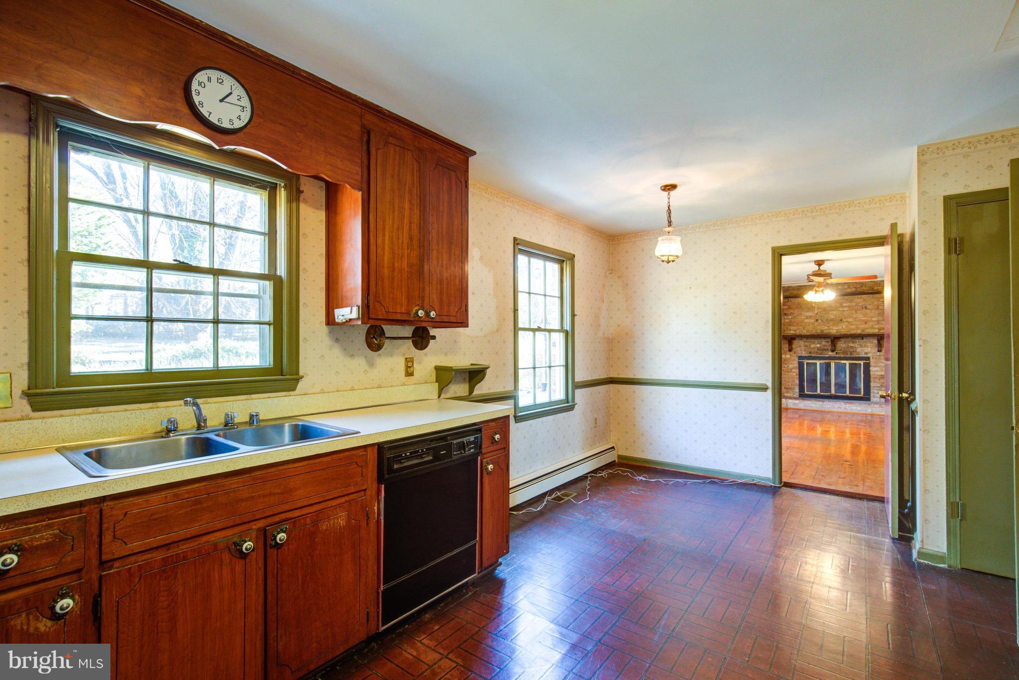 15922 Hampton Road Hamilton, VA 20158 - Photo 5 of 21 Kitchen