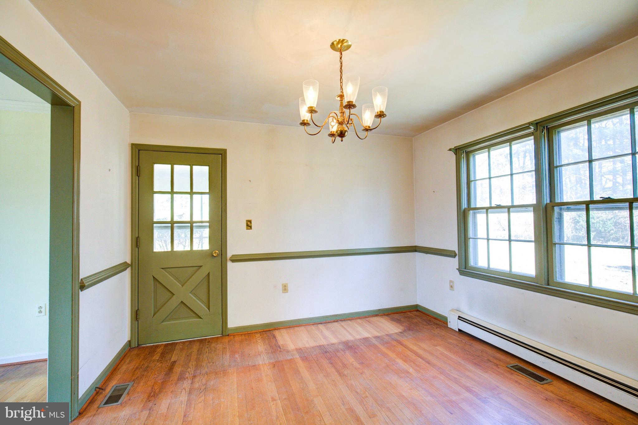 15922 Hampton Road Hamilton, VA 20158 - Photo 6 of 21 Dining Room