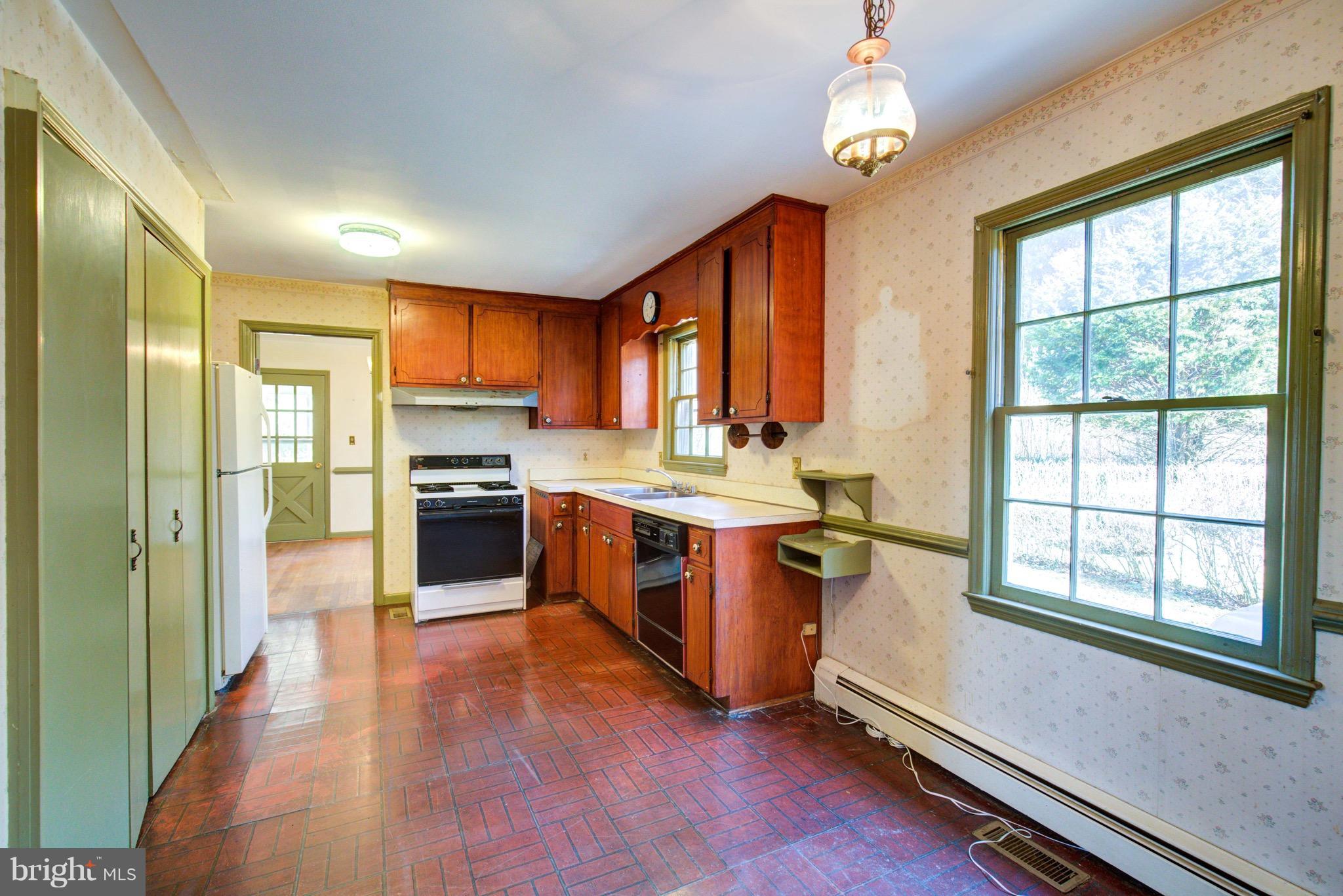 15922 Hampton Road Hamilton, VA 20158 - Photo 8 of 21 Kitchen