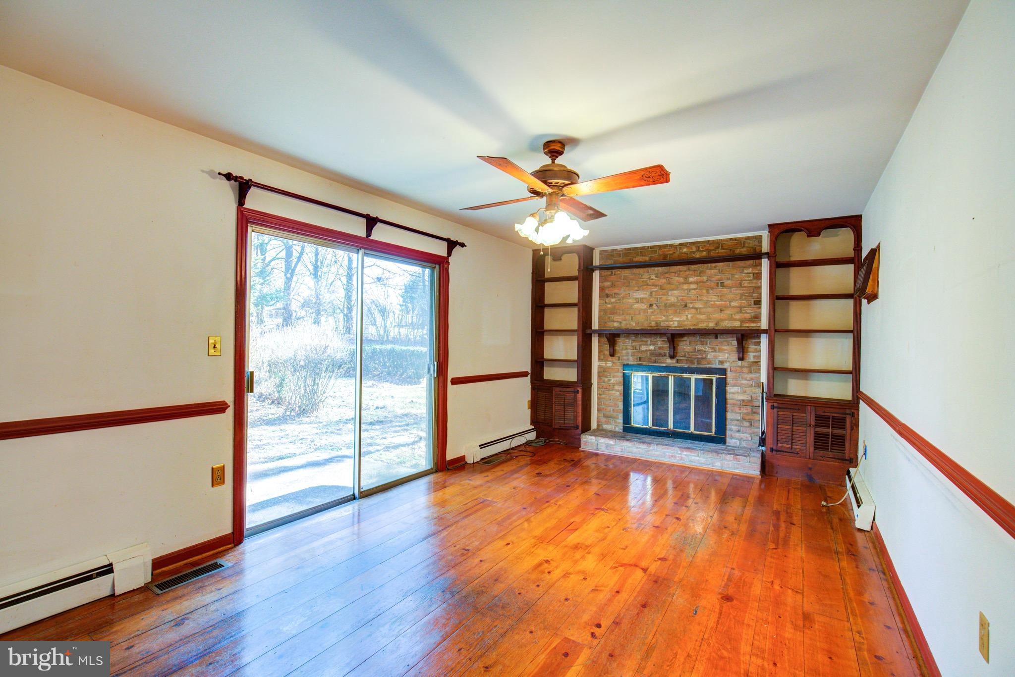 15922 Hampton Road Hamilton, VA 20158 - Photo 9 of 21 Family Room