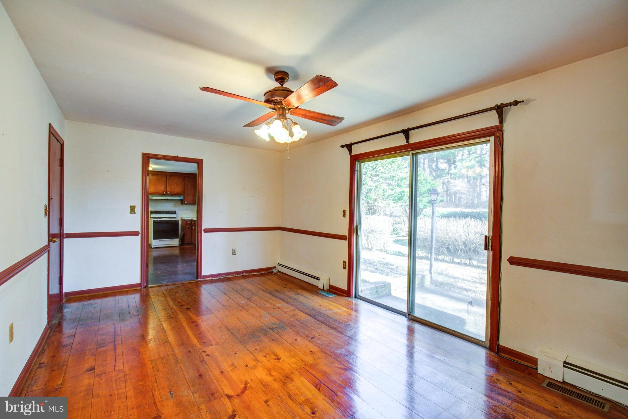 15922 Hampton Road Hamilton, VA 20158 - Photo 10 of 21 Family Room