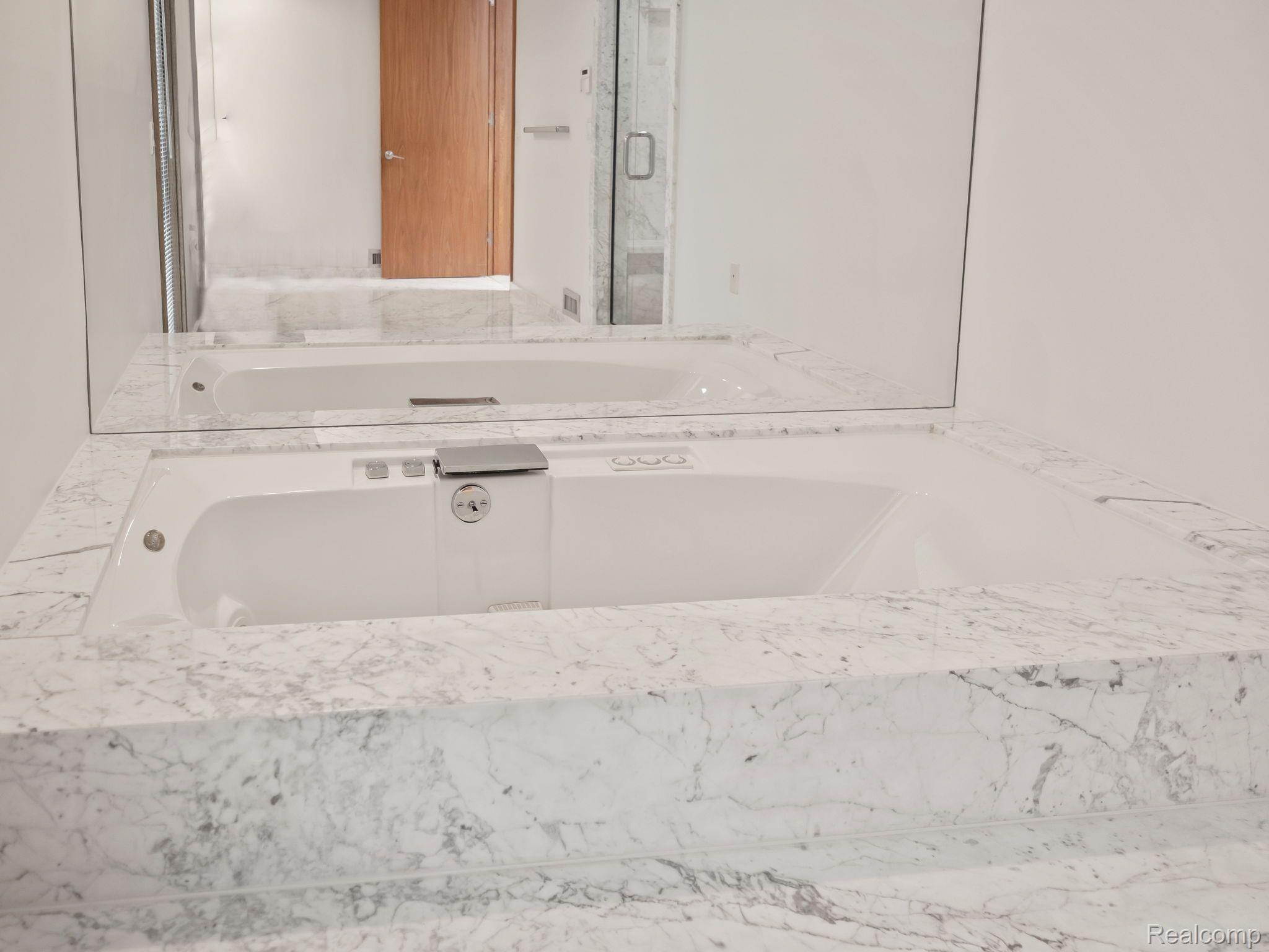 1850 East Vly Road Bloomfield Hills, MI 48304 - Photo 33 of 60 Hers Marble Bath Tub
