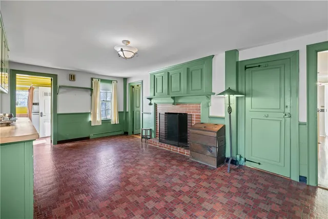 $749,999 | 237 Commonwealth Avenue, Warwick, RI 02886