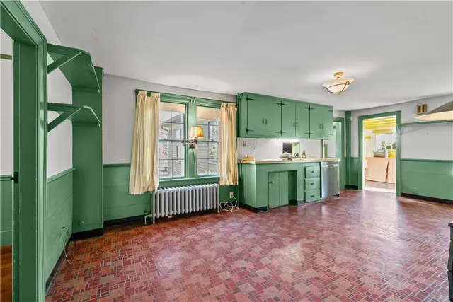 $749,999 | 237 Commonwealth Avenue, Warwick, RI 02886