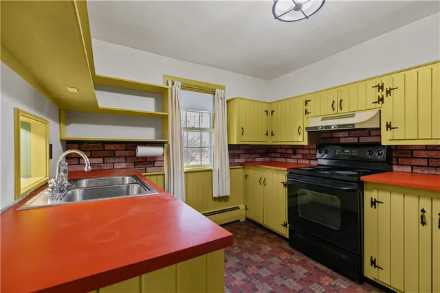 $749,999 | 237 Commonwealth Avenue, Warwick, RI 02886