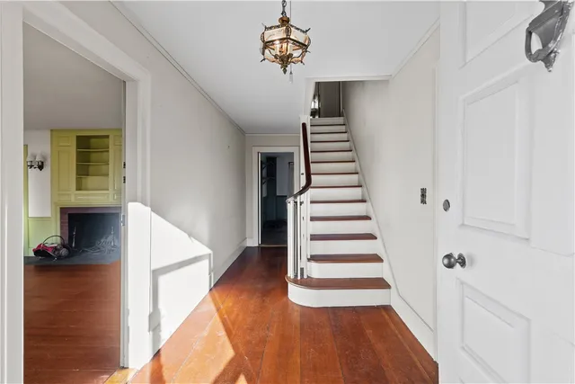 $749,999 | 237 Commonwealth Avenue, Warwick, RI 02886