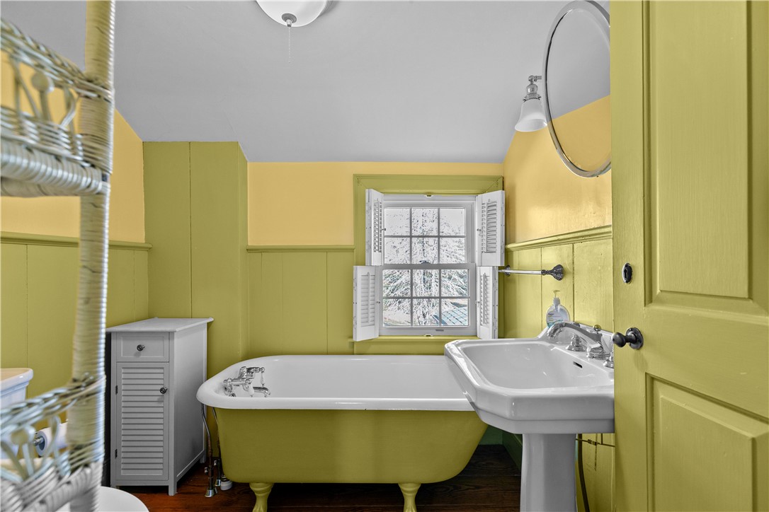 237 Commonwealth Avenue Warwick, RI 02886 - Photo 25 of 50