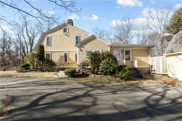 $749,999 | 237 Commonwealth Avenue, Warwick, RI 02886