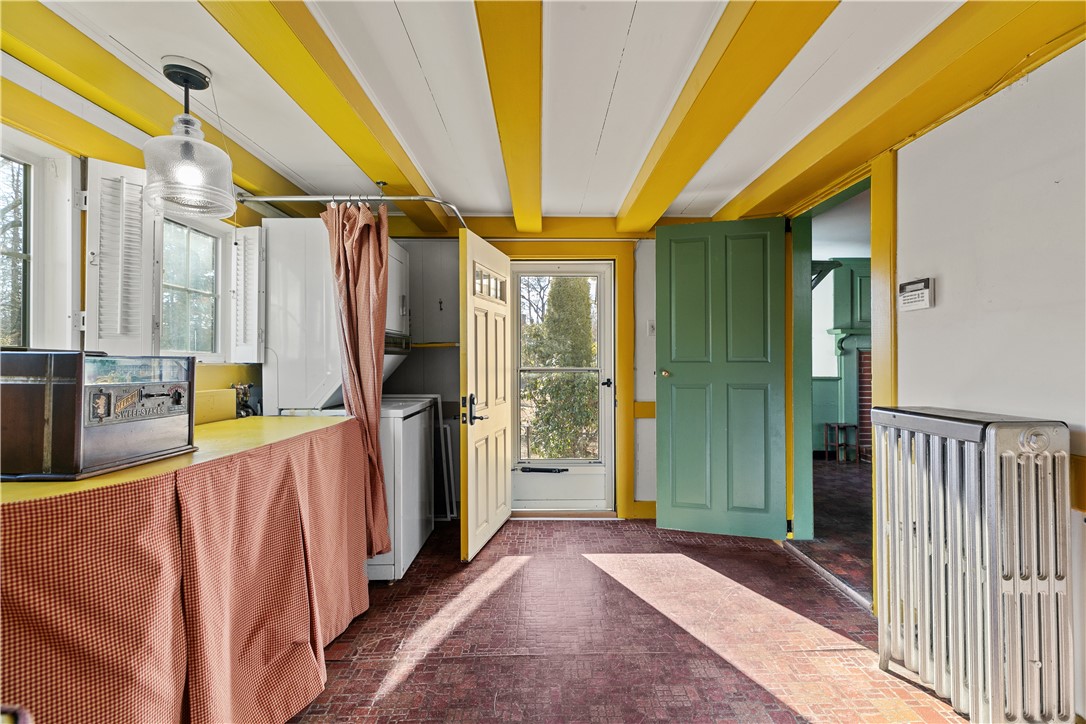 237 Commonwealth Avenue Warwick, RI 02886 - Photo 9 of 50