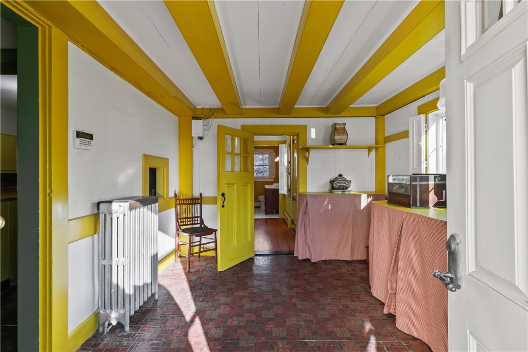 237 Commonwealth Avenue Warwick, RI 02886 - Photo 10 of 50