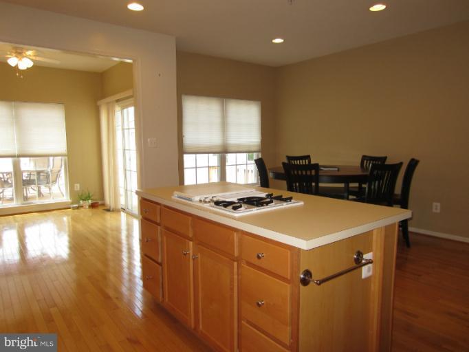 802 Mericrest Way Odenton, MD 21113 - Photo 16 of 30 Kitchen