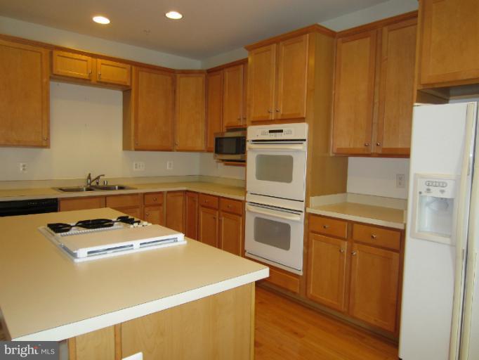 802 Mericrest Way Odenton, MD 21113 - Photo 20 of 30 Kitchen