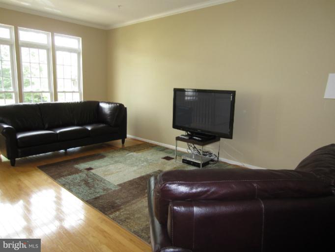 802 Mericrest Way Odenton, MD 21113 - Photo 7 of 30 Living Room