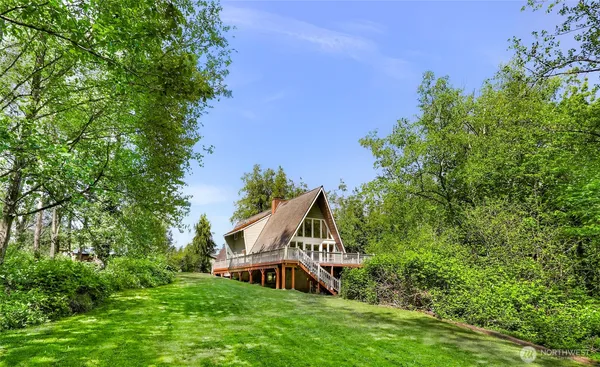 $985,000 | 1418 East Blackburn Road, Mount Vernon, WA 98274