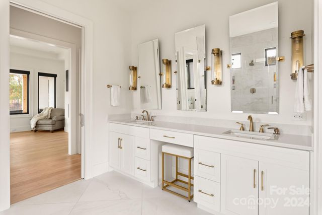 a en suite bathroom with double sink and a mirror