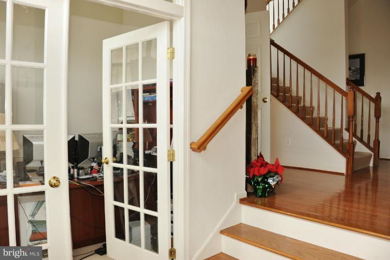 7230 Rita Gray Loop Alexandria, VA 22315 - Photo 16 of 30 Study - Foyer