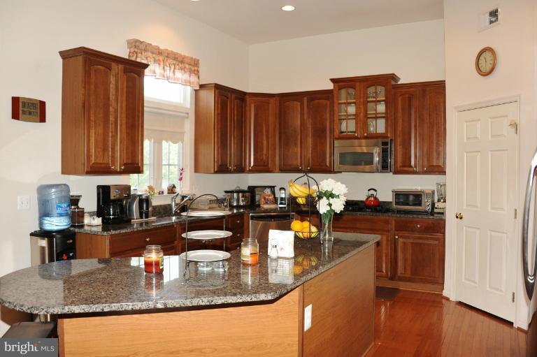 7230 Rita Gray Loop Alexandria, VA 22315 - Photo 25 of 30 Kitchen