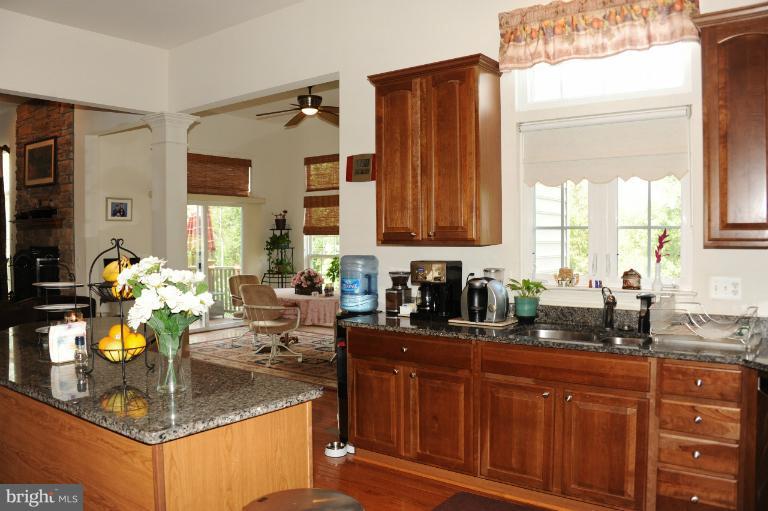 7230 Rita Gray Loop Alexandria, VA 22315 - Photo 10 of 30 Kitchen