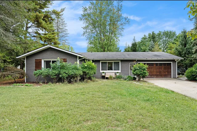 $1,175,000 | 10510 Kissman Drive, Union Pier, MI 49129