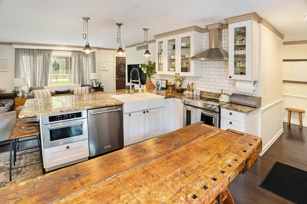 $999,999 | 10510 Kissman Drive, Union Pier, MI 49129