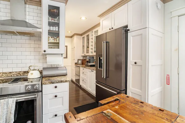 $999,999 | 10510 Kissman Drive, Union Pier, MI 49129