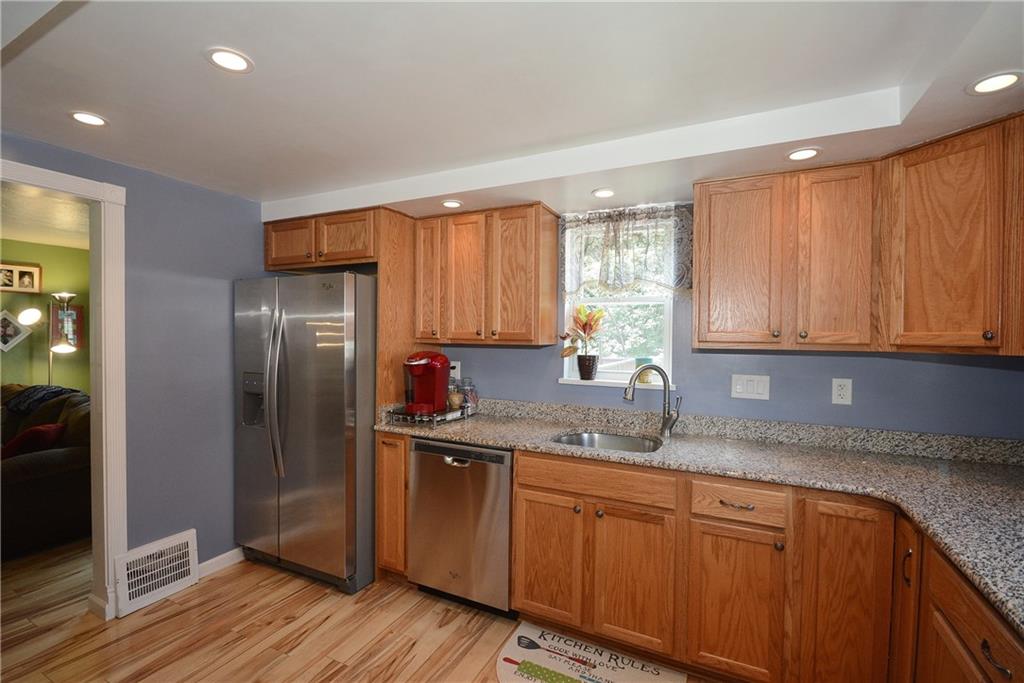744 Highview Road Pittsburgh, PA 15234 - Photo 3 of 24
