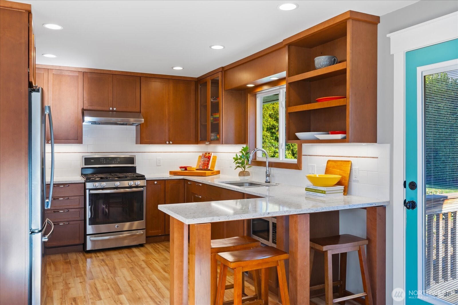 910 9th Avenue North Edmonds, WA 98020 - Photo 15 of 39