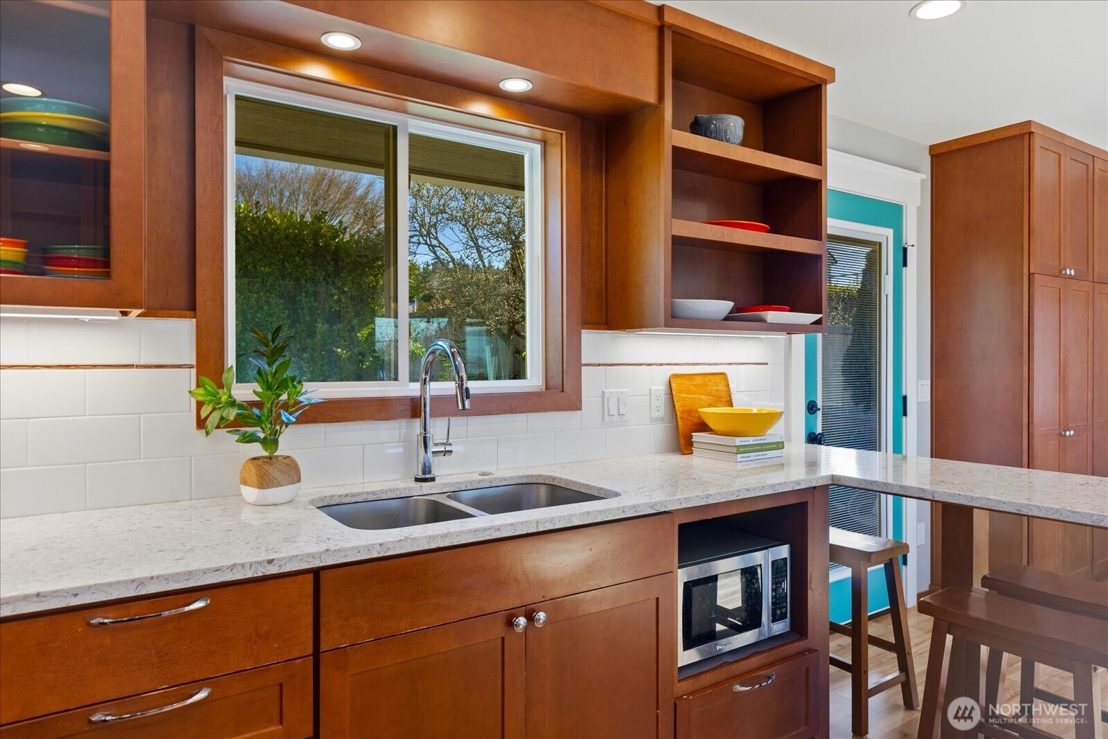 910 9th Avenue North Edmonds, WA 98020 - Photo 16 of 39