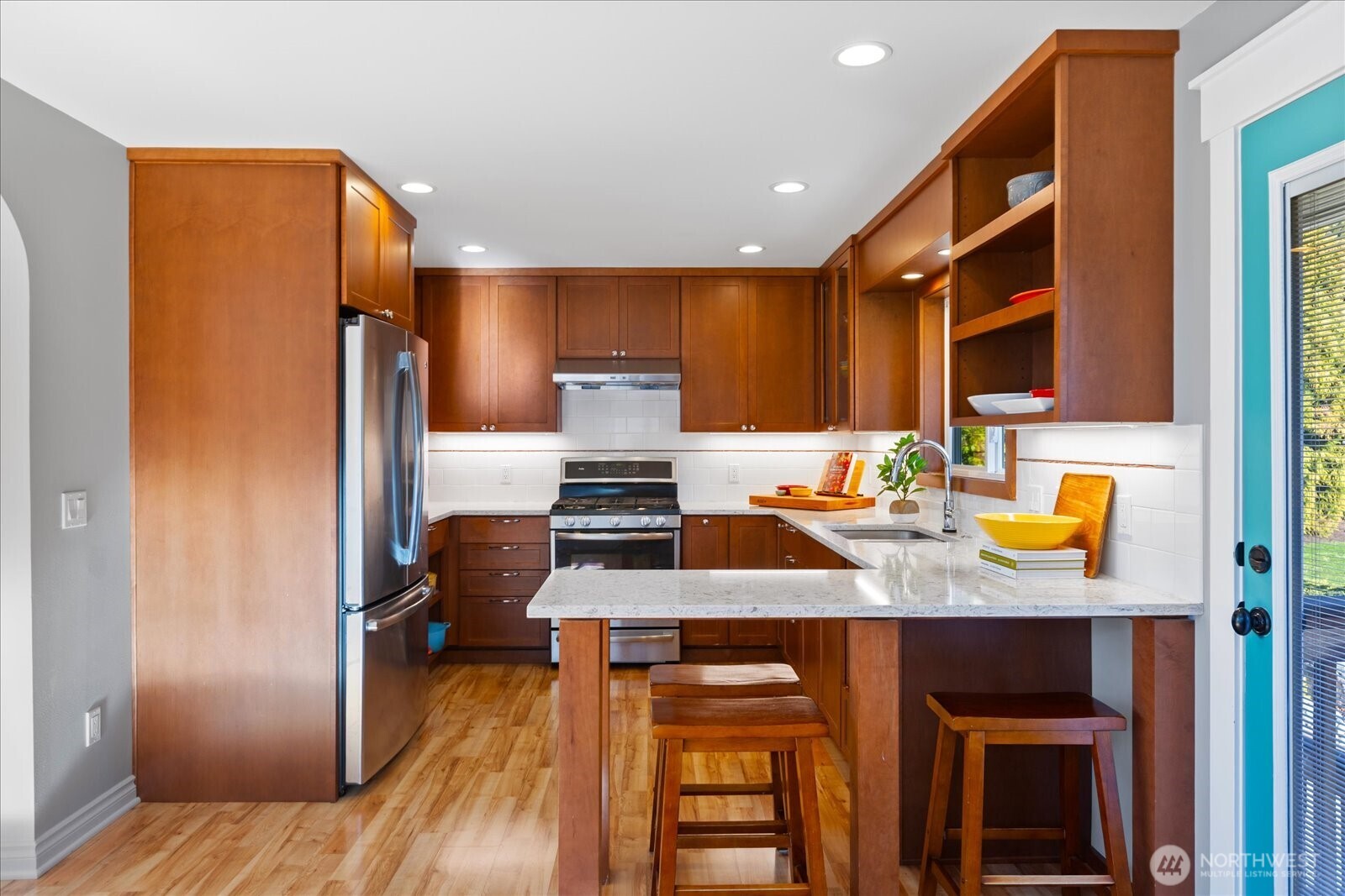 910 9th Avenue North Edmonds, WA 98020 - Photo 17 of 39