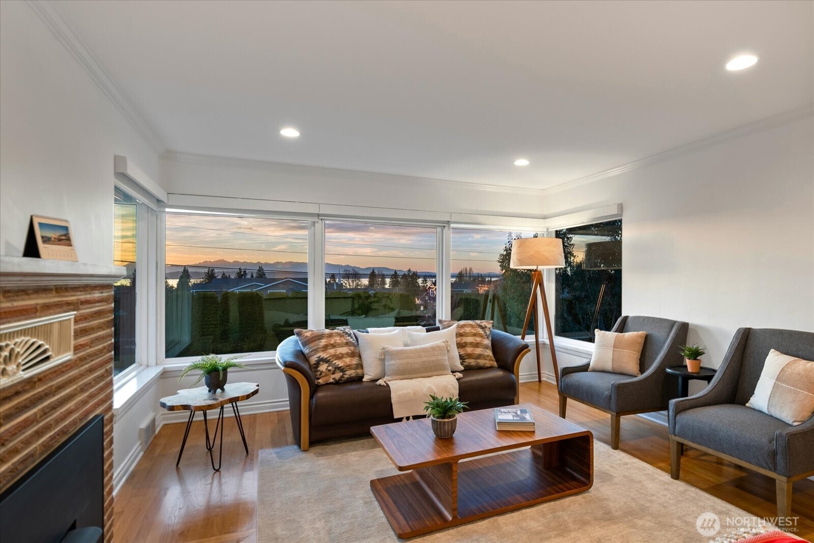 910 9th Avenue North Edmonds, WA 98020 - Photo 2 of 39