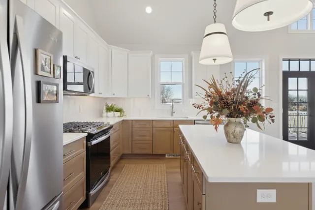 $575,000 | 610 Field Point Street, Roberts, WI 54023