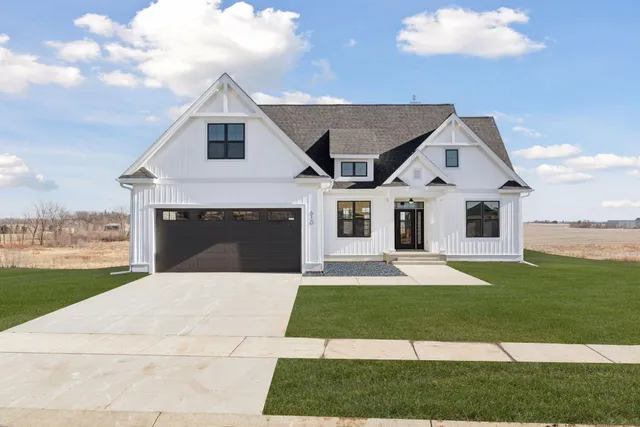 $575,000 | 610 Field Point Street, Roberts, WI 54023