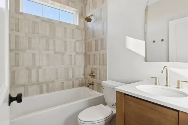 $575,000 | 610 Field Point Street, Roberts, WI 54023