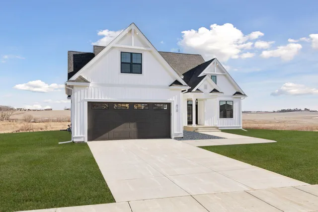 $575,000 | 610 Field Point Street, Roberts, WI 54023