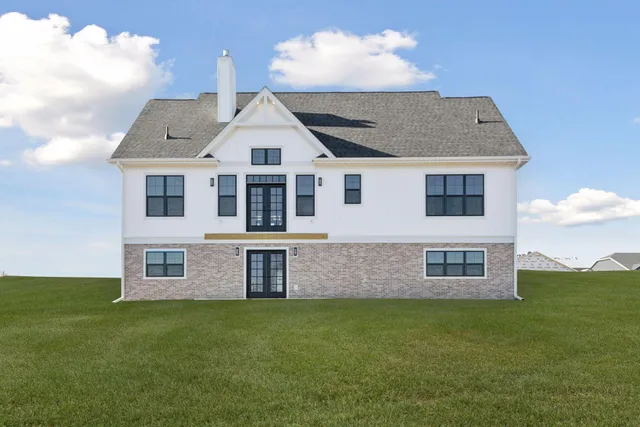 $575,000 | 610 Field Point Street, Roberts, WI 54023