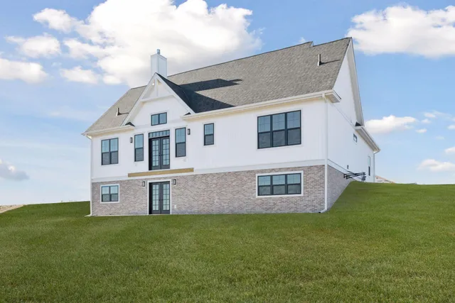 $575,000 | 610 Field Point Street, Roberts, WI 54023